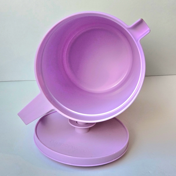 NWOT Tupperware 2 Quart Pitcher w Lid, RARE Lavender/Pink, Heritage Collection - Picture 2 of 7